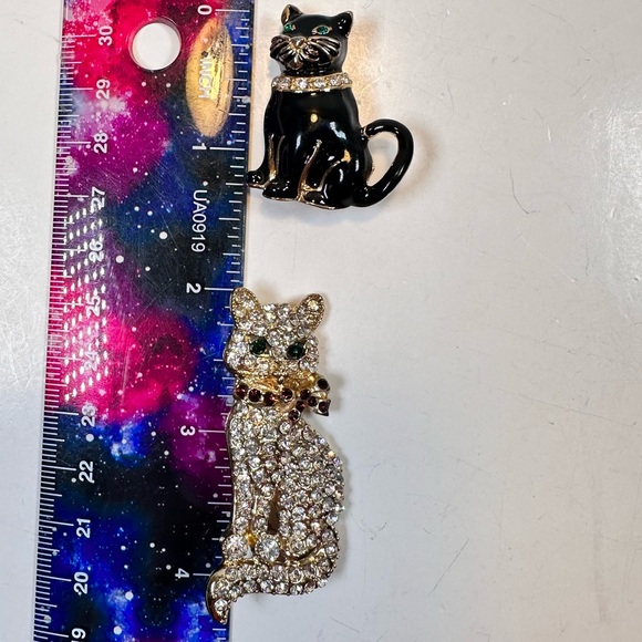2 vintage Monet brooches black enamel & pave rhinestone cats - Picture 2 of 7